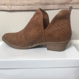 BRAND NEW SIZE 10 REPORT DAVIDSON TAN BOOTS